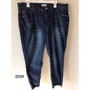 Kensie skinny ankle jeans with torn hem